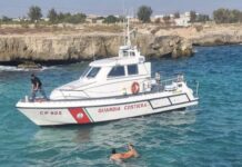 Monopoli, non riesce a tornare a terra e rimane aggrappato ad uno scoglio, 29enne salvato dalla Guardia Costiera