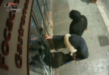 Spaccata in un panificio del centro, impronte digitali determinanti: 2 arresti dei Carabinieri