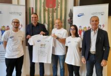 La maglia del dialogo donata alla Città di Monopoli