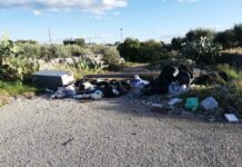 Monopoli, discarica in contrada S. Stefano: rifiuti nella macchia mediterranea