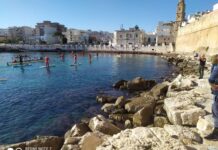 Monopoli, Babbo Natale viene dal mare in sup o in barca