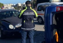 Monopoli, scontro tra auto a Poggio del Sol, una si ribalta: 2 feriti