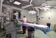 Paziente 65enne con neoplasia alle corde vocali: tumore rimosso con laser chirurgia al Di Venere