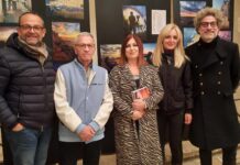 Monopoli, “Scatti da Favola” di Ugo Odorino e la poesia di Teresa Tropiano: è magia nel centro storico