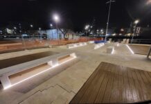 Monopoli, ecco la nuova balconata sul mare: panchine, pedane e led