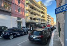 Monopoli, incendio in via Sant’Anna: appartamenti evacuati e strada chiusa