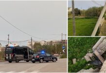 Monopoli, incidente in via Marina del Mondo: auto sfonda il muro e abbatte un traliccio