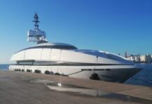 Monopoli, in porto Crazy me: cerimonia esclusiva per gli ospiti a bordo del superyacht da 35milioni di dollari