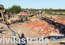 Scontro tra auto e tir carico di frutta: morta una coppia. Ferito il conducente del mezzo pesante di Monopoli