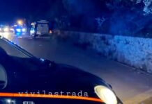 Travolto da un suv pirata: morto 60enne che stava soccorrendo il figlio rimasto senza carburante