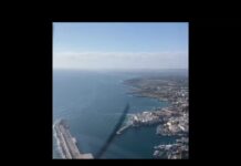 Sorvolando Monopoli con un aereo idrovolante, il video mozzafiato