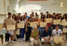 Monopoli, ecco i superbravi. Una pergamena ai diplomati con 100 e con lode