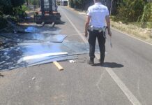Monopoli, incidente nell’agro: carico di laminati di zinco in strada. Un ferito in ospedale