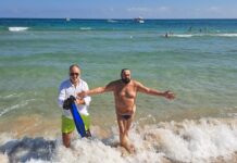 Monopoli, l’impresa riuscita del Barone Colucci: 4km a nuoto a 86 anni