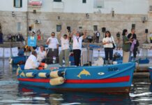Monopoli, escursione sui gozzi per 800 persone. Con Gozzovigliando rivive l’identità marinara