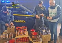 Monopoli, in un’attività commerciale o in casa: sequestrati 650mila botti illeciti