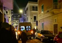 Monopoli, non vedono il vicino di casa e chiamano i soccorsi, ma l’anziano dormiva