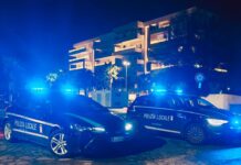 Monopoli, chatta al telefono mentre guida e non nota l’Alt di un agente: conducente sanzionato e patente ritirata