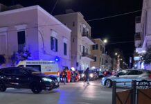 Monopoli, incidente all’incrocio: lo scontro in pieno centro tra auto e moto