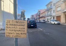 Monopoli, rifiuti abbandonati in via Lepanto, cittadino esasperato: “Se ti becco…”