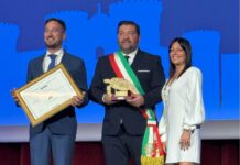 Una tartaruga per Monopoli, il premio a Napoli per la lotta all’inquinamento da plastica