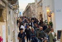 Monopoli, centro storico senza auto: per l’estate si amplia la zona pedonale