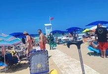 Monopoli, sventola la bandiera rossa, ma si tuffano e non riescono a rientrare: salvati 3 bagnanti