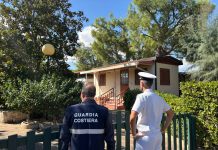 Da piazzole di sosta per camper ad area con unità abitative: sequestrato complesso sul mare e 395 indagati