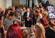 Il saluto a don Antonio: “Se sentirai nostalgia del mare, del vento di maestrale, ma soprattutto della Madonna della Madia, torna, facci una sorpresa”