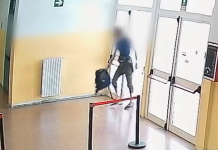 Si introduceva nelle scuole per sottrarre pc e denaro, anche con studenti in sede: arrestato