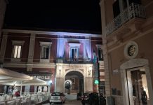 Tumore al polmone, il Comune di Monopoli si illumina di bianco