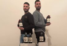 Nasce il gin ispirato a Monopoli con acqua di mare e la Porta Vecchia sull’etichetta