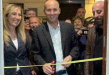 Il M5S di Monopoli per Dario La Forgia: taglio del nastro del comitato del candidato