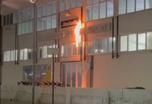 Monopoli, Palazzetto di via Fiume: in fiamme parte dell’insegna