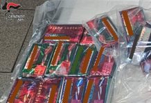Arrestato dopo l’incidente in auto: trovati 9 kg di droga nei pacchetti dei chewing gum