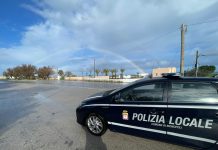 Viene a Monopoli e scarica rifiuti. Scattano denuncia, ammenda fino a 18mila euro e sospensione della patente
