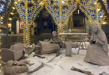 Monopoli, presepe spezzato, colpa del vento. Rimossa la Natività di Piazza Garibaldi