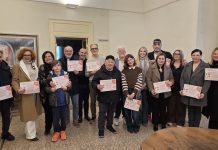 Monopoli, una pergamena per i partecipanti alla “Vetrina del Cuore”: così si valorizza il commercio locale