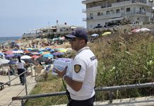 Ondata di calore a Monopoli, la Polizia Locale distribuisce acqua fresca in spiaggia