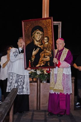 madia e vescovo