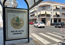 “Monopoli vola”, la città tappezzata di manifesti. Si lavora alle liste per le prossime amministrative