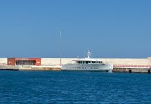 L’estate di Gianluca Vacchi passa da Monopoli, ecco il super yacht Genie Blu