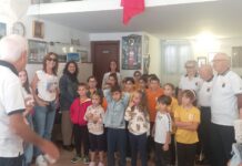 Monopoli, generazioni unite tra mare e memoria: la festa speciale della scolaresca della “Giovanni Paolo II”